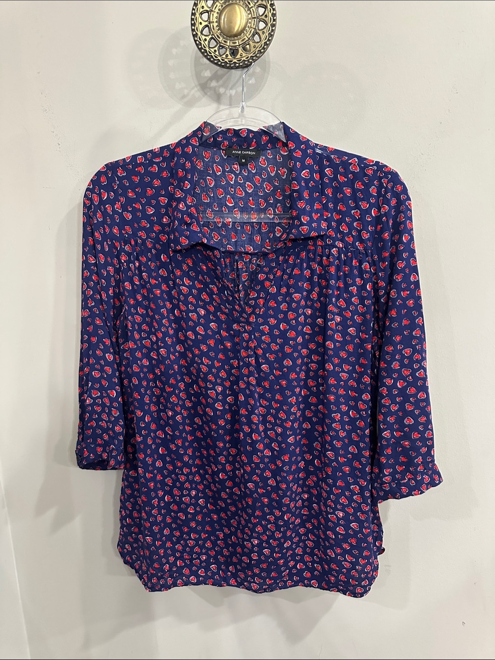 Anne Carson Navy Blouse with red heart motifs Sz Medium casual comfort